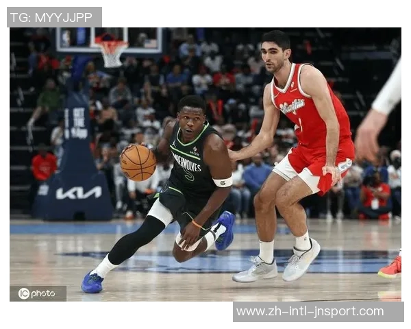 爱德华兹表现出色第三节独揽15分助球队轻松取胜19投9中斩获25分7篮板5助攻