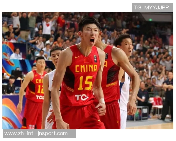 周琦因伤缺席亚洲杯赛场与队友并肩作战全力以赴进行康复训练