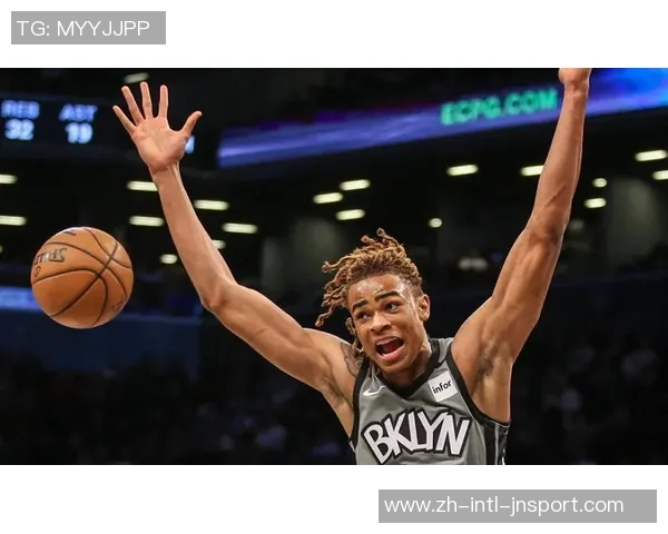 克拉克斯顿强势表现一攻一防完美配合助力球队稳住局势