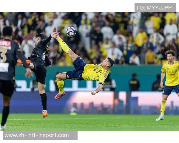 18岁埃斯特旺成巴西队新星同龄人进球超梅罗之和引关注